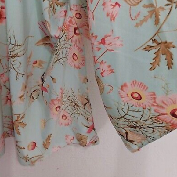 One Size Fits Most Beautiful Floral Kimono - Picture 7 of 7